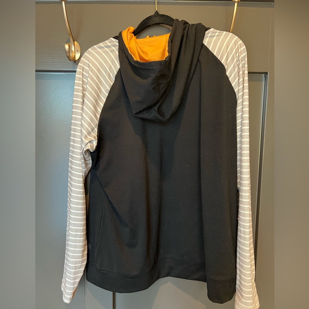 Authentic Iowa Hawkeye Hooded Top - Picture 3 of 6